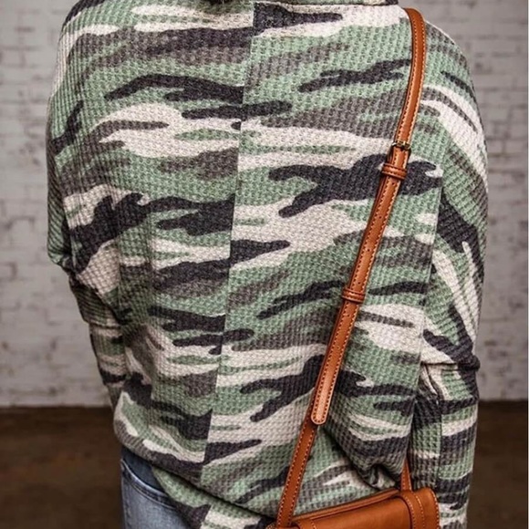 Camouflage Longsleeve Relaxed Turtleneck - Size M - Picture 2 of 11
